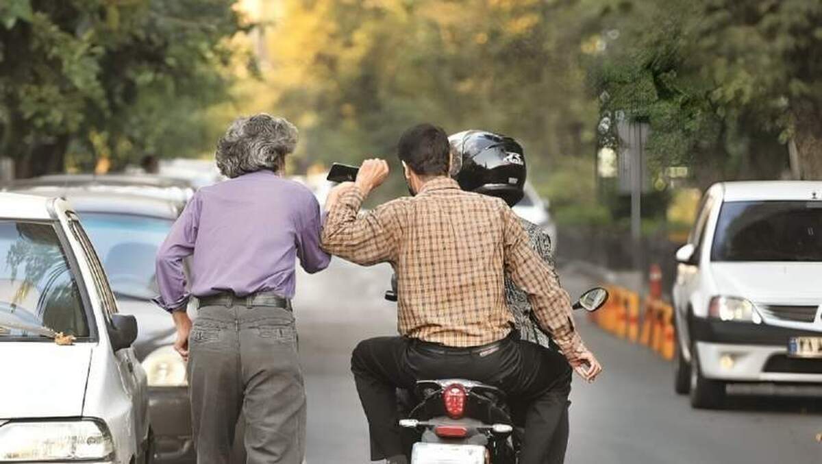 توصیههای پلیس برای جلوگیری از سرقت خودرو و گوشی موبایل + فیلم توصیههای پلیس برای جلوگیری از سرقت خودرو و گوشی موبایل + فیلم
