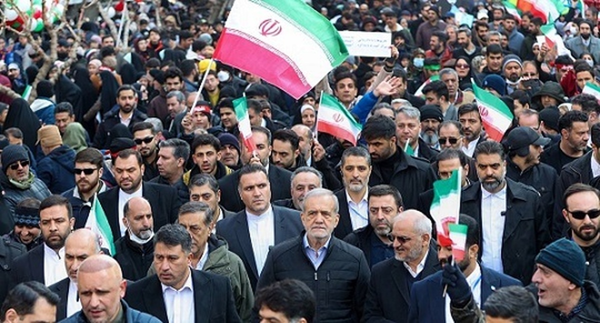 حضور پزشکیان در مراسم تشییع پیکر شهدای اقتدار حضور پزشکیان در مراسم تشییع پیکر شهدای اقتدار