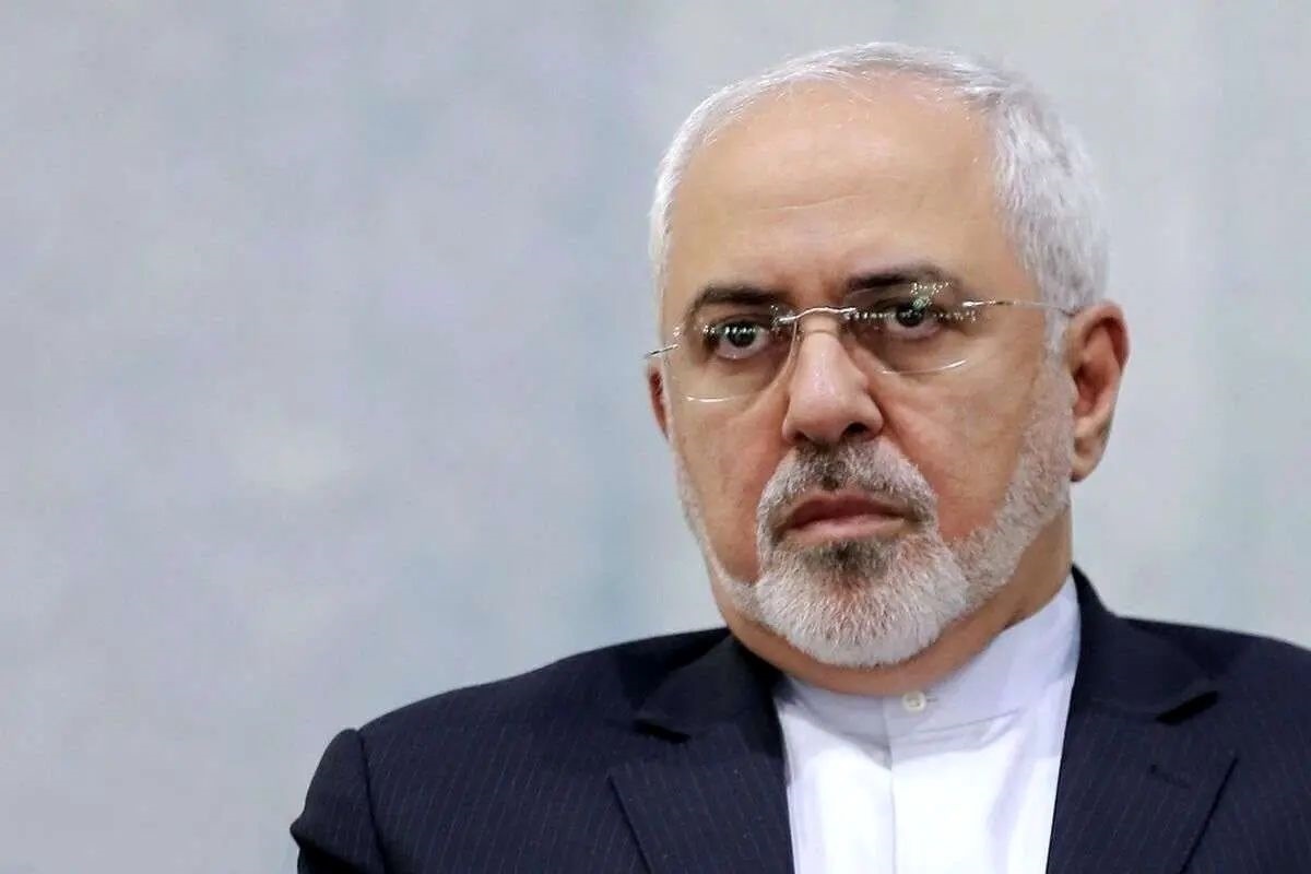 حضور محمدجواد ظریف با کلاه ایران در مراسم تشییع پیکر شهدا + عکس حضور محمدجواد ظریف با کلاه ایران در مراسم تشییع پیکر شهدا + عکس