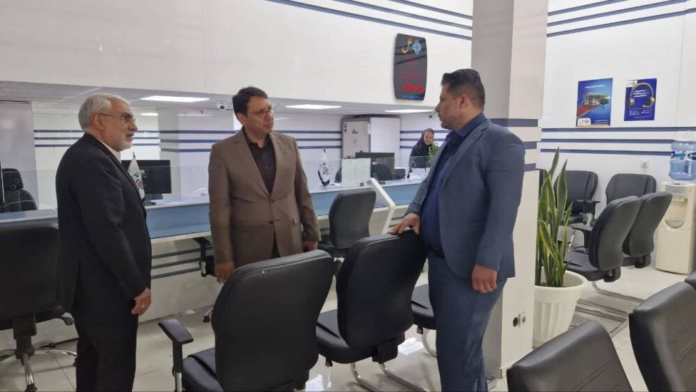 بازدید دكتر جوادی، مديرعامل موسسه اعتباري ملل، از واحدهای خدمت رسان صف و ستاد