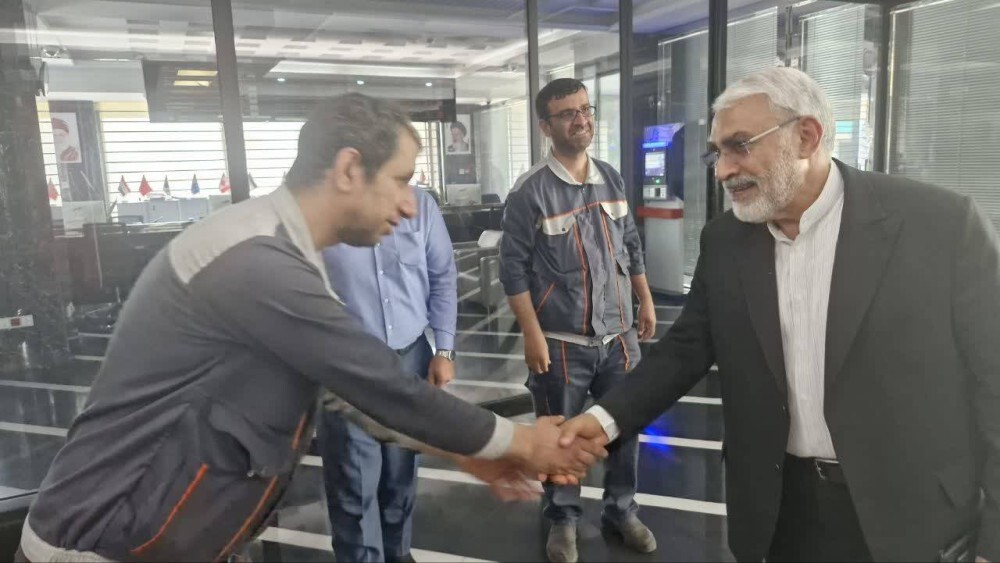 بازدید دكتر جوادی، مديرعامل موسسه اعتباري ملل، از واحدهای خدمت رسان صف و ستاد