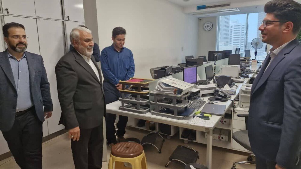 بازدید دكتر جوادی، مديرعامل موسسه اعتباري ملل، از واحدهای خدمت رسان صف و ستاد