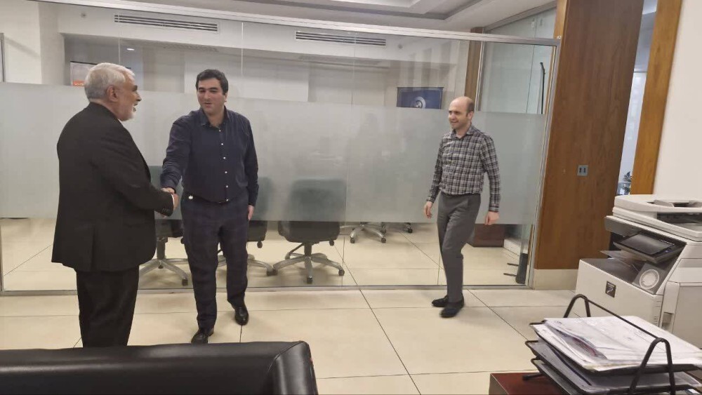 بازدید دكتر جوادی، مديرعامل موسسه اعتباري ملل، از واحدهای خدمت رسان صف و ستاد