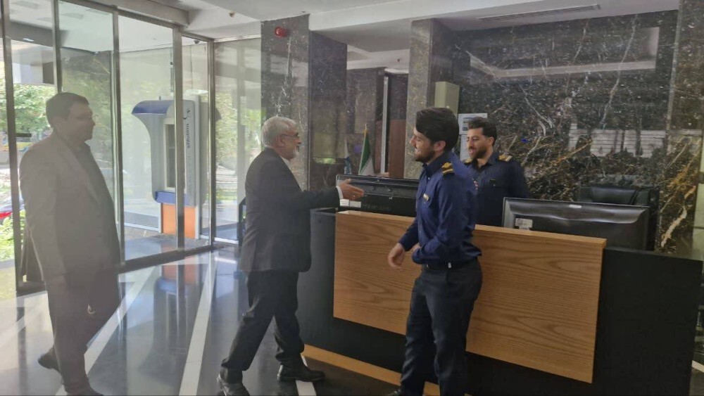 بازدید دكتر جوادی، مديرعامل موسسه اعتباري ملل، از واحدهای خدمت رسان صف و ستاد