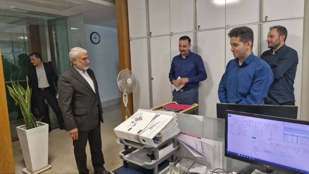 بازدید دكتر جوادی، مديرعامل موسسه اعتباري ملل، از واحدهای خدمت رسان صف و ستاد