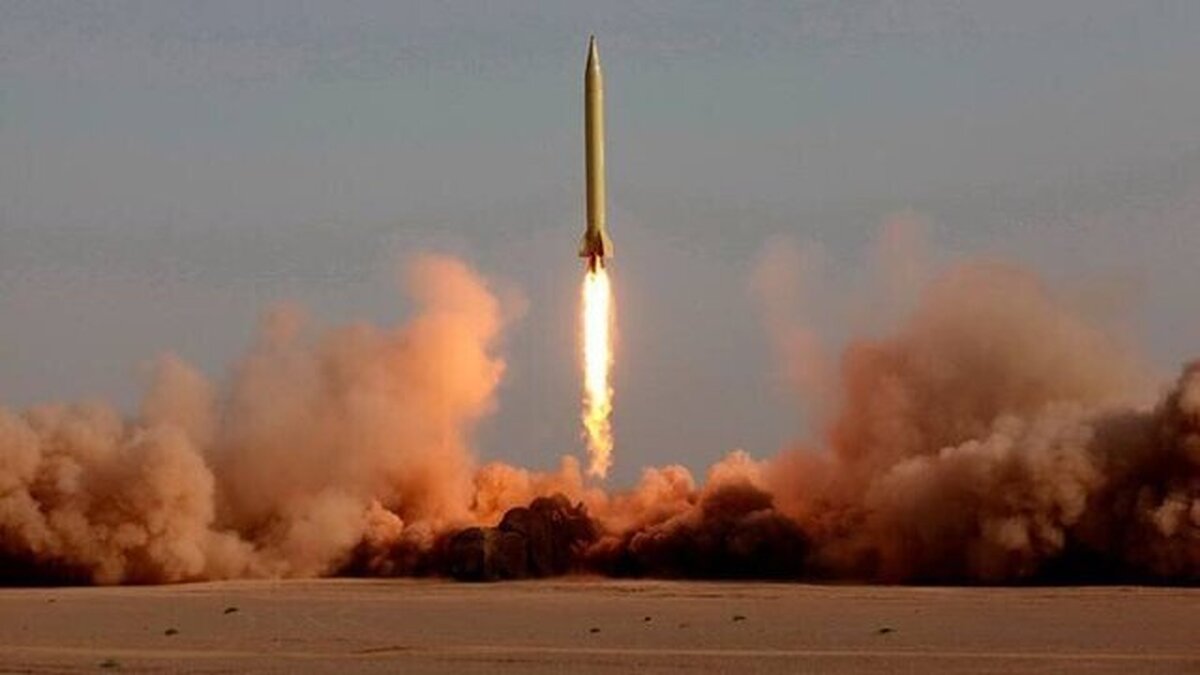 نمایش موشکهای بالستیک در مراسم تشییع شهدا در تهران نمایش موشکهای بالستیک در مراسم تشییع شهدا در تهران