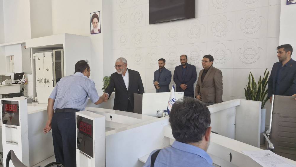 تاكيد بر خدمترسانی بیقفه به مشتريان در همه روزهای سال تاكيد بر خدمترسانی بیقفه به مشتريان در همه روزهای سال