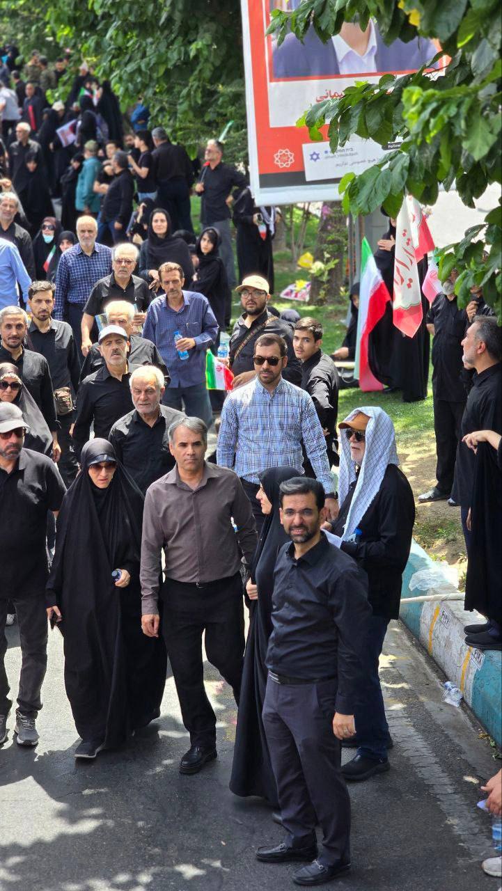 حضور آذری جهرمی و حسام‌الدین آشنا در تشییع شهدا