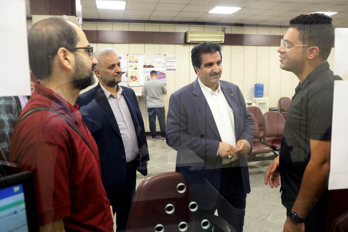 بازدید مدیرعامل بانک رفاه کارگران از شعب این بانک در شهر تهران بازدید مدیرعامل بانک رفاه کارگران از شعب این بانک در شهر تهران
