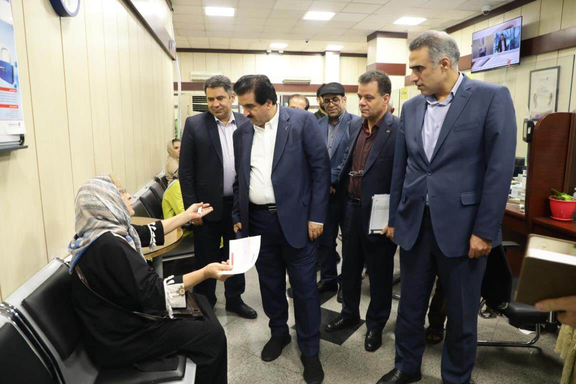 بازدید مدیرعامل بانک رفاه کارگران از شعب این بانک در شهر تهران