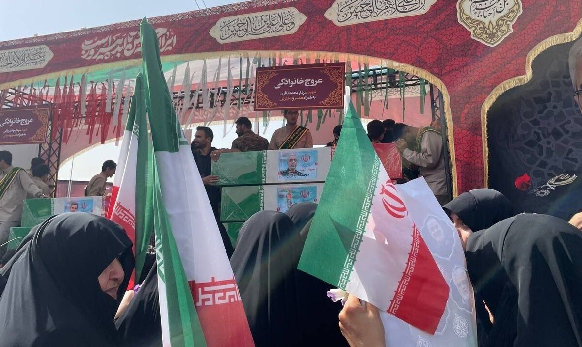 حضور فرزند رهبر انقلاب در مراسم تشییع شهدا + فیلم