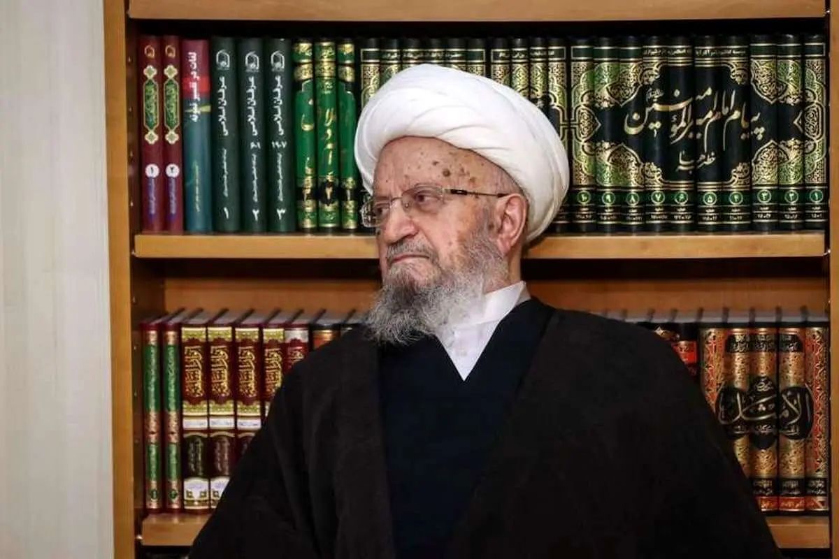 فتوای جدید مکارم شیرازی درباره رهبر انقلاب فتوای جدید مکارم شیرازی درباره رهبر انقلاب
