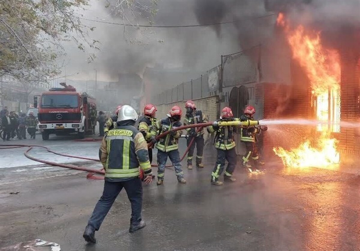آتشسوزی مرگبار در ساختمان ۵ طبقه خیابان وحدت اسلامی آتشسوزی مرگبار در ساختمان ۵ طبقه خیابان وحدت اسلامی