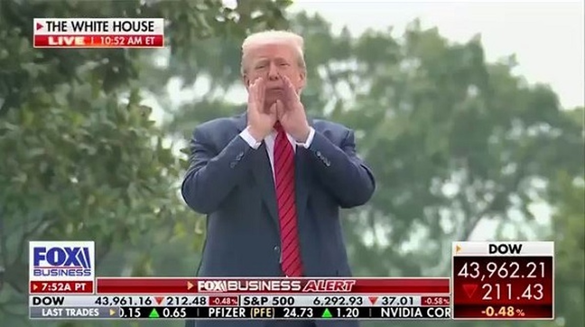 حرکات عجیب ترامپ در پشت بام کاخ سفید+ فیلم