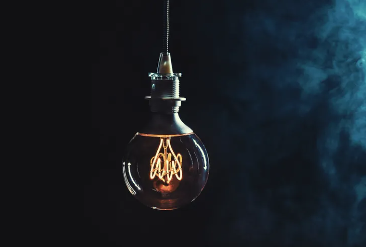 جنجال رئیس اداره برق شهر قدس/ ببخشید برق بعضی مناطق قطع نشده، از سال بعد عادلانه قطع می‌کنیم + فیلم