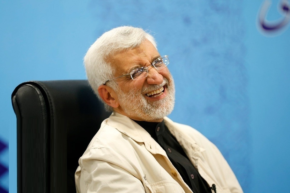 گپی دوستانه با جناب جلیلی/ کفش رادیکالگویی را از پای سیاست درآوریم! گپی دوستانه با جناب جلیلی/ کفش رادیکالگویی را از پای سیاست درآوریم!