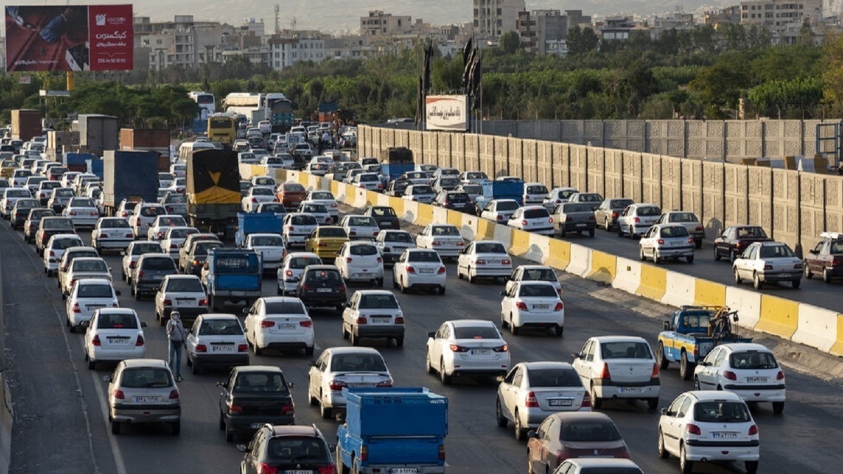 ترافیک سنگین در محورهای شمالی / جاده چالوس و هراز قفل شد ترافیک سنگین در محورهای شمالی / جاده چالوس و هراز قفل شد