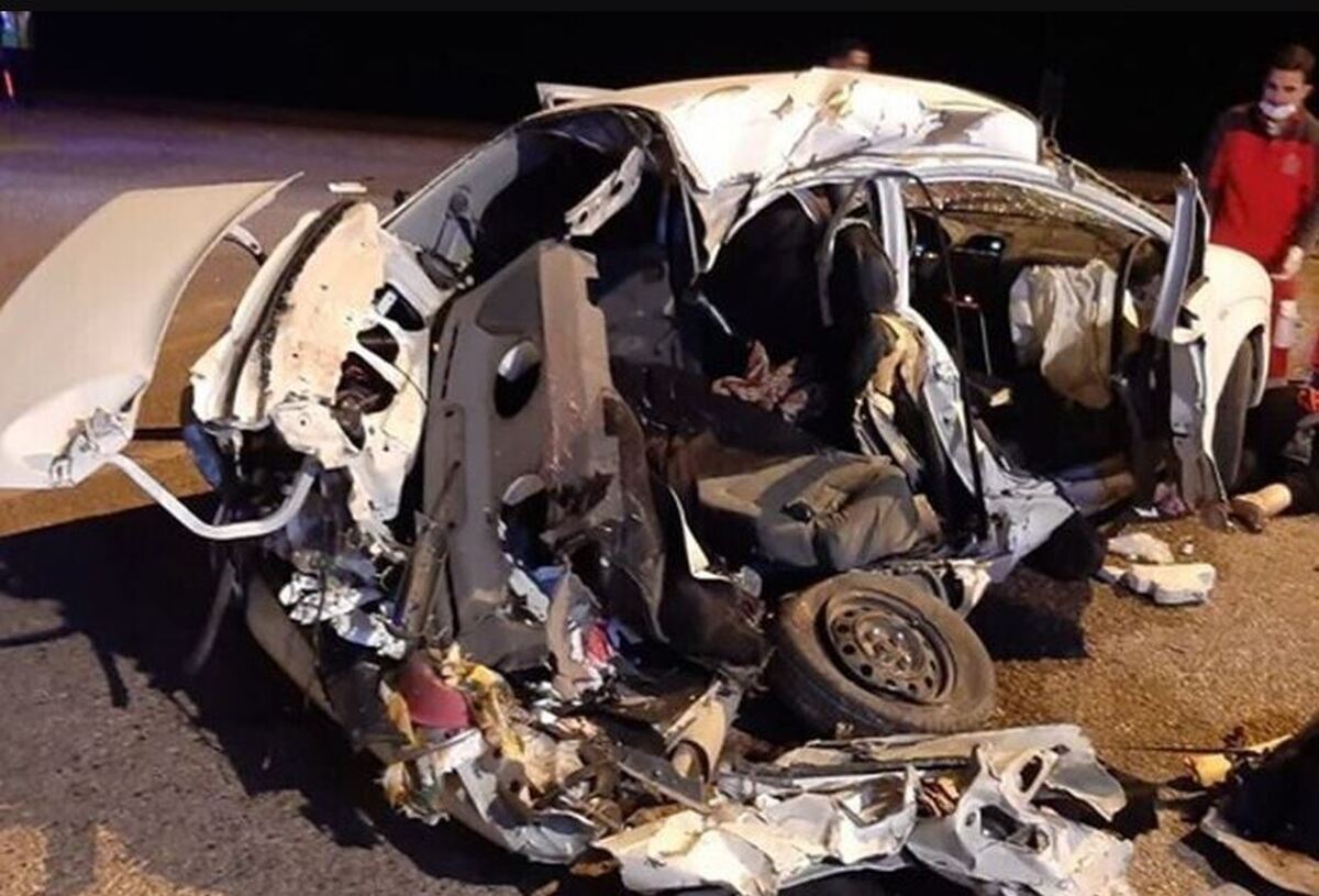 تصادف شاخ به شاخ کامیون با پژو ۲۰۷ سه قربانی گرفت تصادف شاخ به شاخ کامیون با پژو ۲۰۷ سه قربانی گرفت