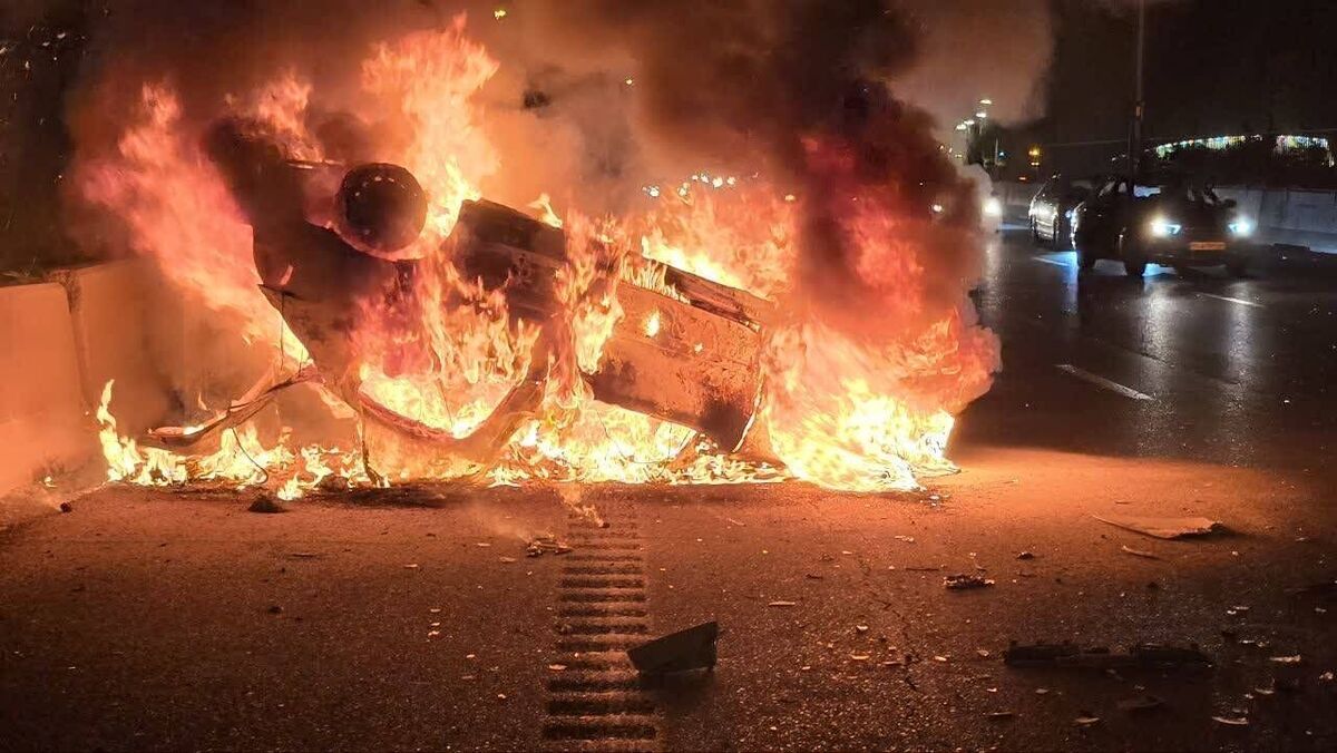 آتشسوزی پژو ۲۰۶ در جاده تهران - قم +عکس آتشسوزی پژو ۲۰۶ در جاده تهران - قم +عکس
