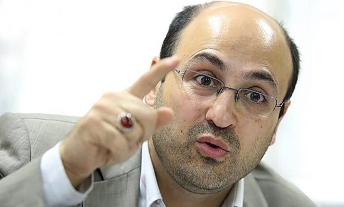 طعنه سنگین یک کارگردان به تندروها: چه کسی حرف شما رو گوش میکند؟ + فیلم طعنه سنگین یک کارگردان به تندروها: چه کسی حرف شما رو گوش میکند؟ + فیلم