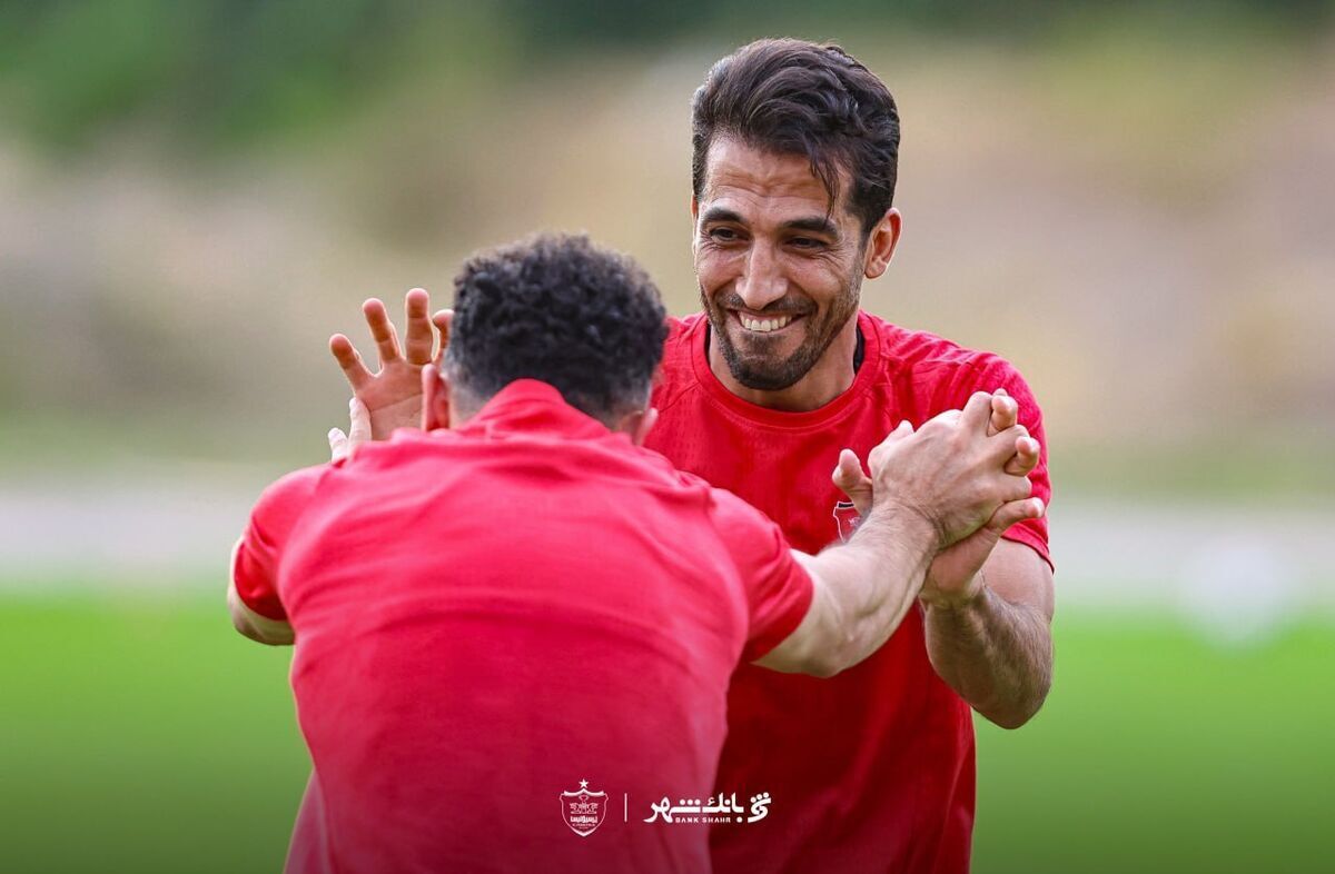 کاپیتان قید پیشنهادات نجومی را زد/ در پرسپولیس میمانم کاپیتان قید پیشنهادات نجومی را زد/ در پرسپولیس میمانم