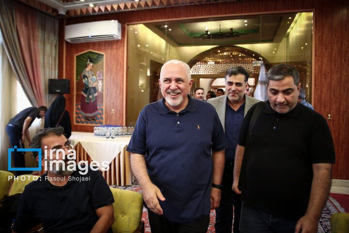 پوشش متفاوت ظریف در مراسم ختم استاد فرشچیان سوژه شد