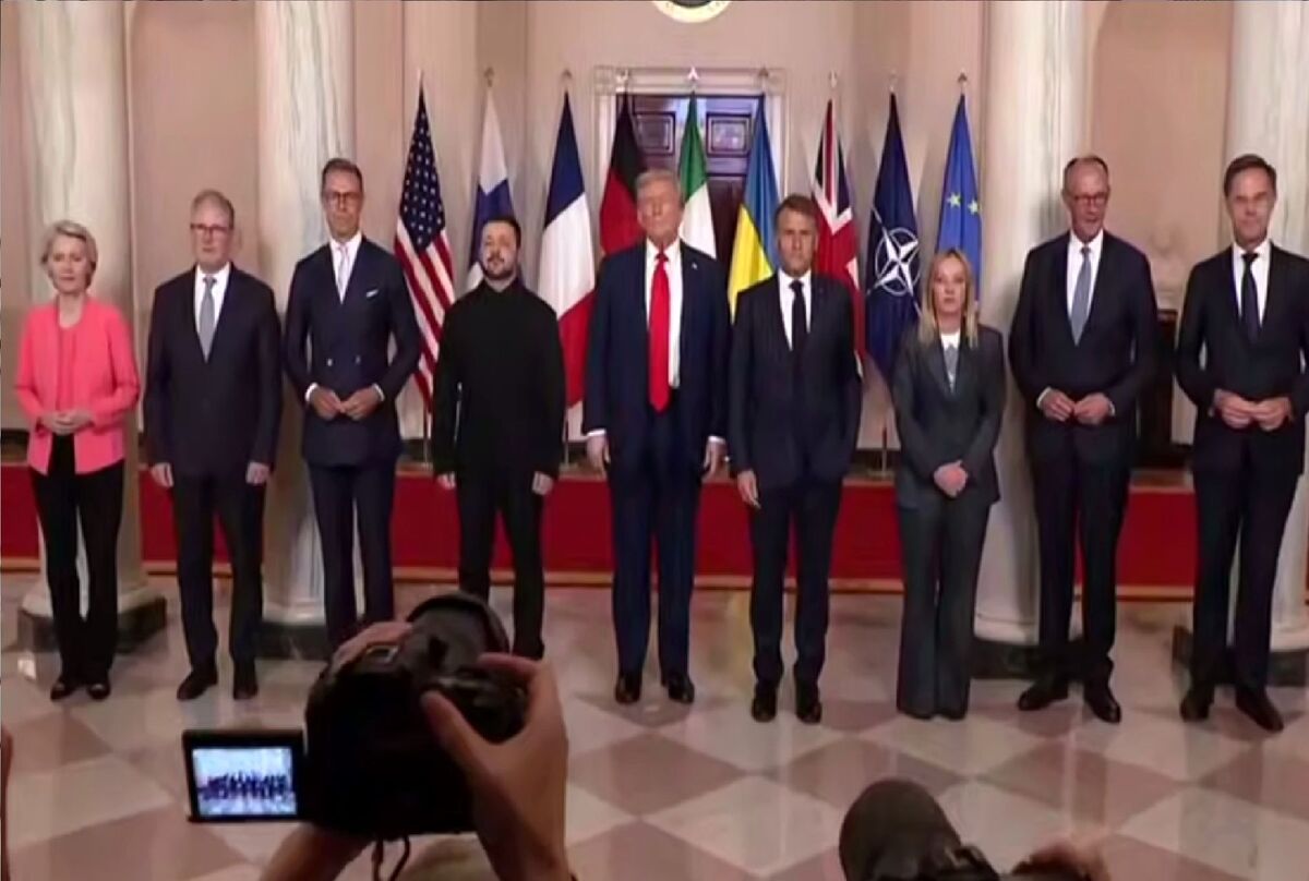 صف عکس یادگاری ترامپ، زلنسکی و رهبران اروپایی در کاخ سفید + فیلم صف عکس یادگاری ترامپ، زلنسکی و رهبران اروپایی در کاخ سفید + فیلم