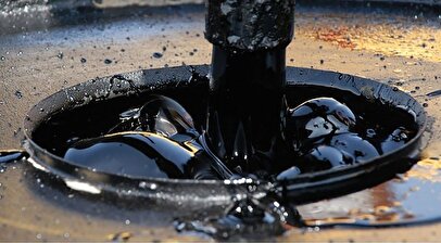 بازار جهانی متاثر از تنش های سیاسی؛ قیمت نفت و قیر در ایران ثابت ماند!