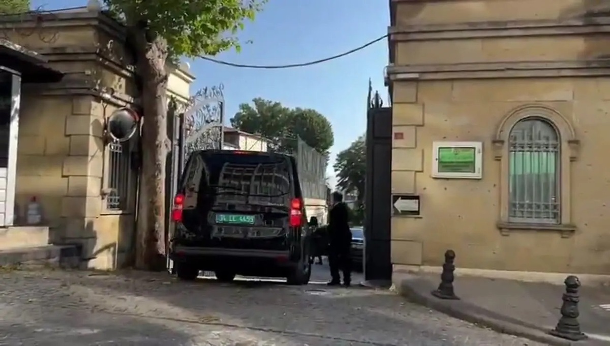 ورود هیئتهای اروپایی به کنسولگری ایران در استانبول ورود هیئتهای اروپایی به کنسولگری ایران در استانبول