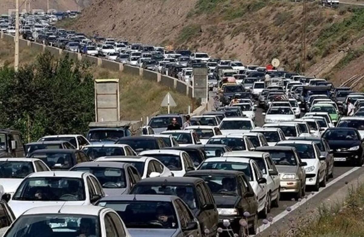 آخرین وضعیت محورهای شمالی؛  ترافیک چند کیلومتری در کندوان‌