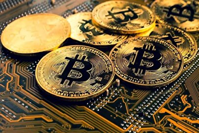 پیش‌بینی قیمت بیت کوین مرداد ۱۴۰۴ / منتظر سقوط سنگین باشید