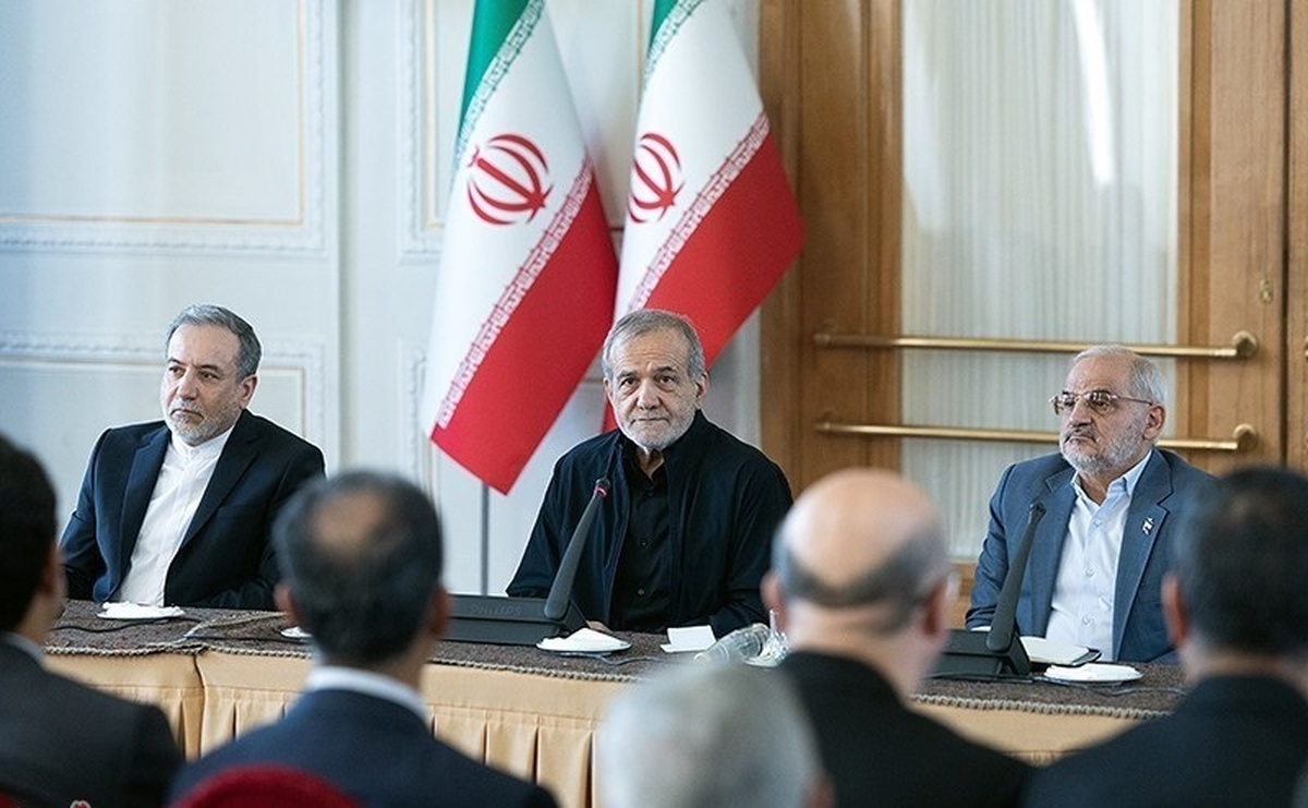 روایت عراقچی از دیدار با پزشکیان در وزارت خارجه روایت عراقچی از دیدار با پزشکیان در وزارت خارجه