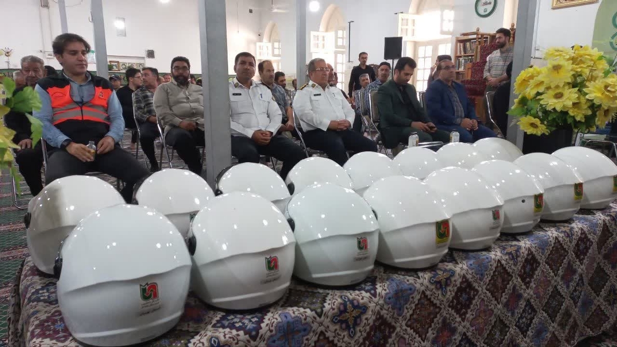 توزیع رایگان کلاه ایمنی به موتور سواران + فیلم