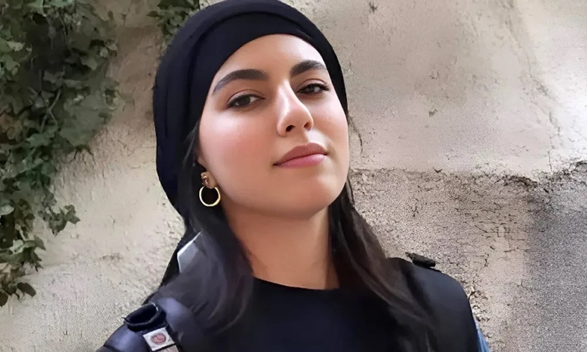 التماس و ضجه‌های مادر قاتل الهه حسین نژاد جلوی دادگاه + فیلم