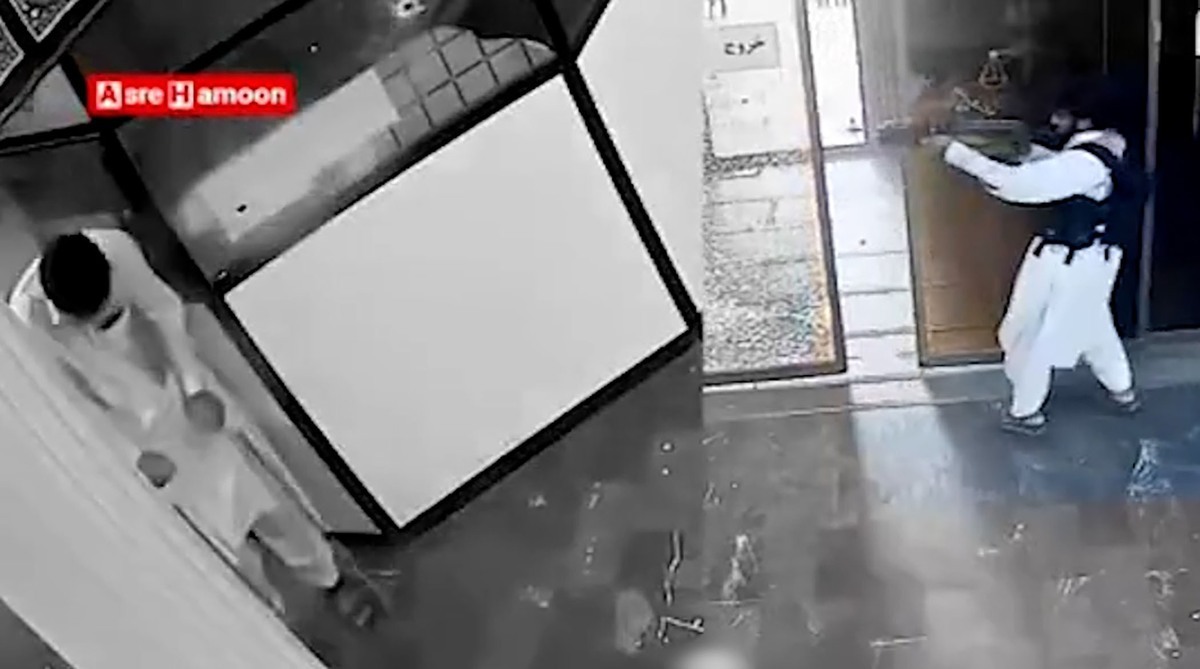 اولین تصاویر منتشر شده از حمله به دادگستری زاهدان + فیلم اولین تصاویر منتشر شده از حمله به دادگستری زاهدان + فیلم
