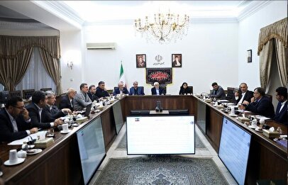 عارف: با همکاری مردم ، دشمنان مجبور شد تقاضای آتش‌بس کنند