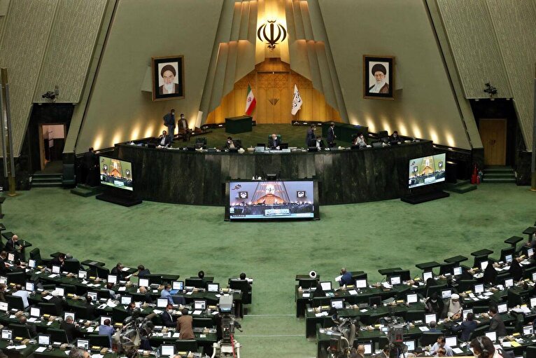 یک نماینده در صحن مجلس: خبر دارید فیلم «پیر پسر» چه چیزی بر سر جوانان ما می‌آورد؟ + فیلم