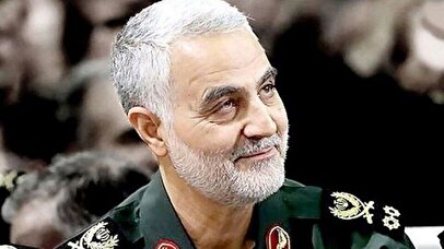 تصویر کمتر دیده شده بازیگوشی قاسم سلیمانی با نوه هایش + عکس