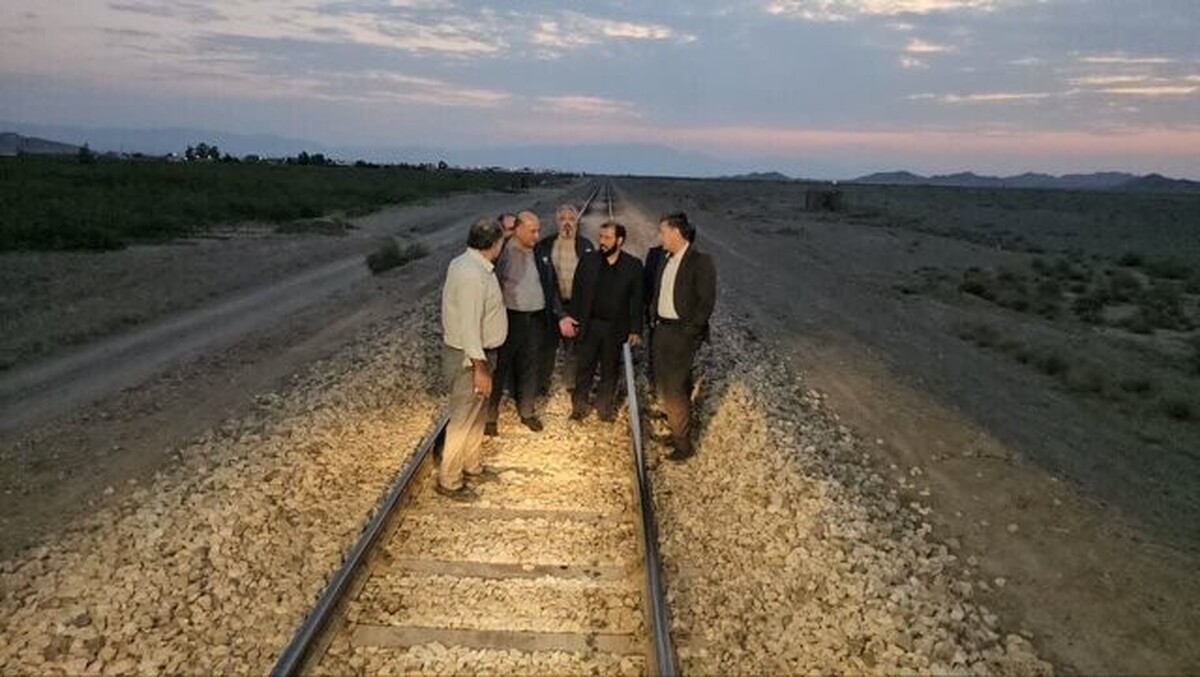 بازدید معاون وزیر راه از محورهای ترانزیتی و خط ریلی زرند بازدید معاون وزیر راه از محورهای ترانزیتی و خط ریلی زرند