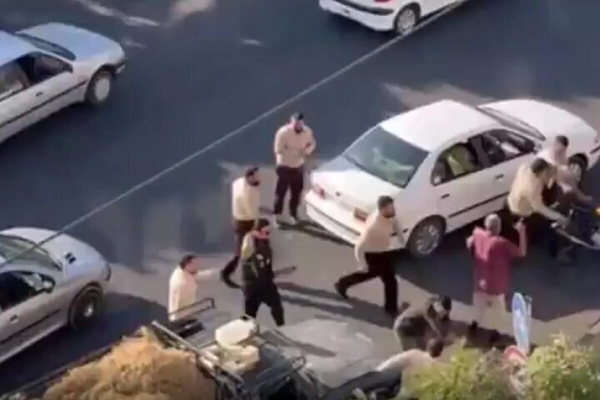 برکناری ۲ مدیر در شهرداری قزوین به دلیل درگیری با دستفروشان برکناری ۲ مدیر در شهرداری قزوین به دلیل درگیری با دستفروشان