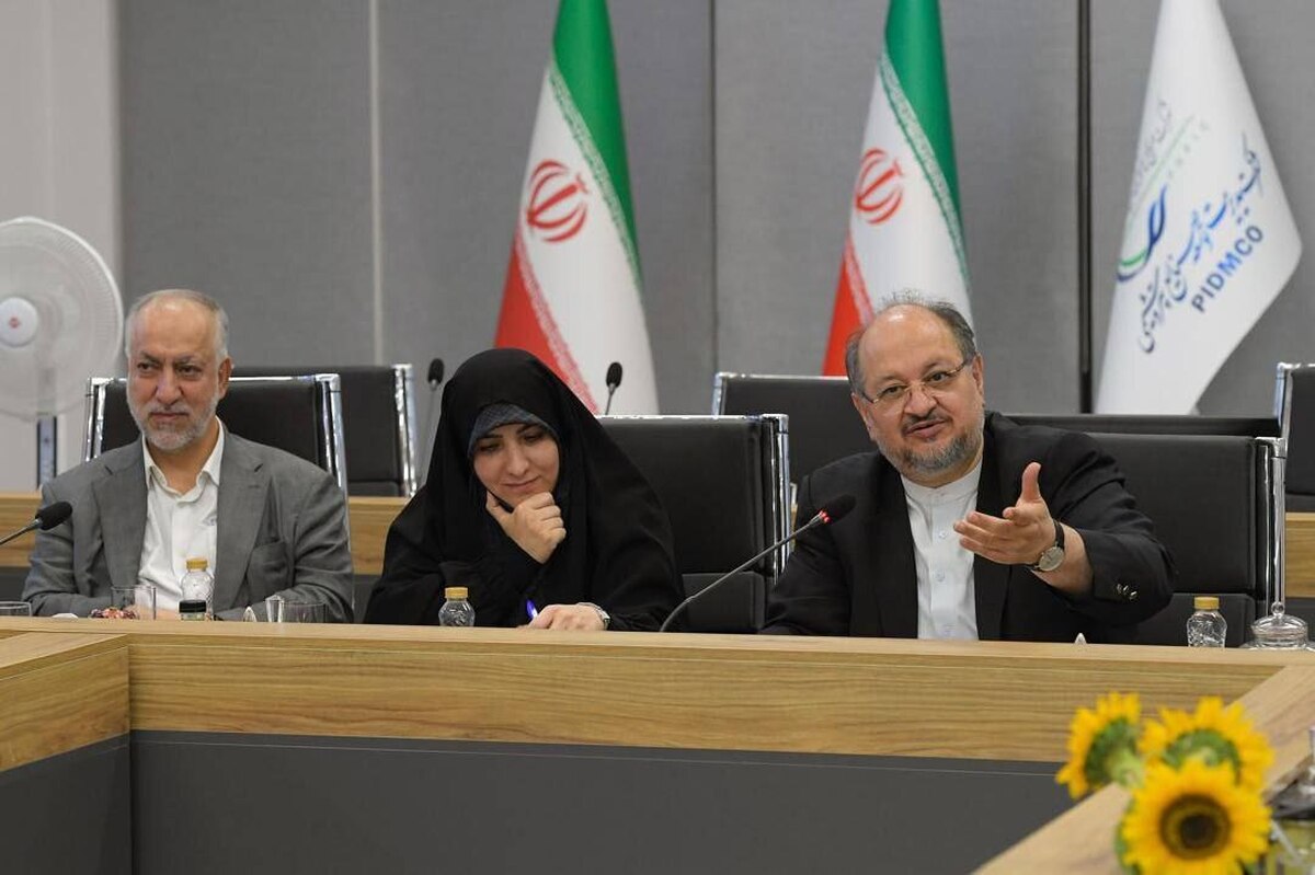 شریعتمداری: ضعف کارشناسی و اشتباه سیاستگذاری در گذشته باعث گسست عمیق در زنجیره ارزش پتروشیمی شد شریعتمداری: ضعف کارشناسی و اشتباه سیاستگذاری در گذشته باعث گسست عمیق در زنجیره ارزش پتروشیمی شد