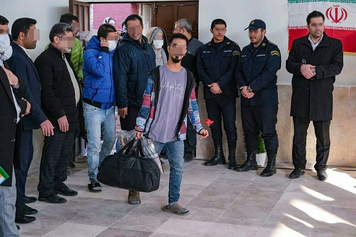 ثبت لحظاتی که زندانیان از آزادی با عفو رهبری باخبر میشوند ثبت لحظاتی که زندانیان از آزادی با عفو رهبری باخبر میشوند