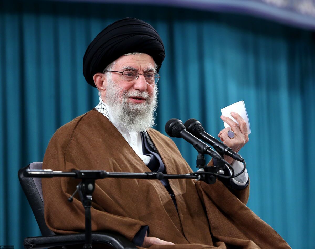 رهبر انقلاب: غرب به دنبال پیداکردن جایگزین برای جمهوری اسلامی بود رهبر انقلاب: غرب به دنبال پیداکردن جایگزین برای جمهوری اسلامی بود