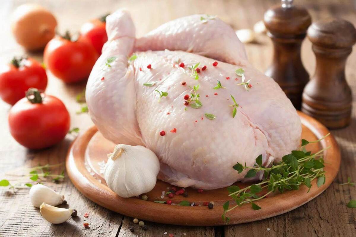 قیمت گوشت مرغ امروز شنبه ۲۲ شهریور ۱۴۰۴ / ران و سینه مرغ کیلویی چند؟ + جدول