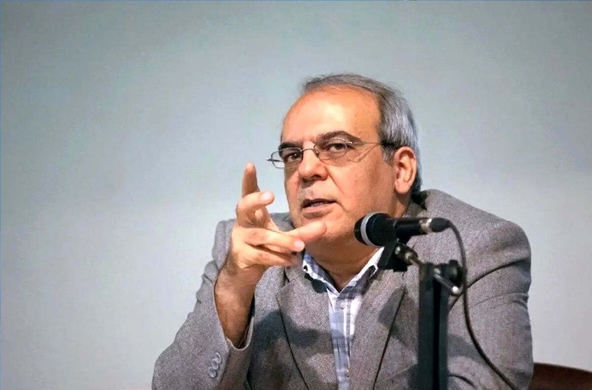 انتقاد عباس عبدی از پزشکیان: نمی‌شود تیغه چاقو را به کسی داد و دسته را به دیگری!