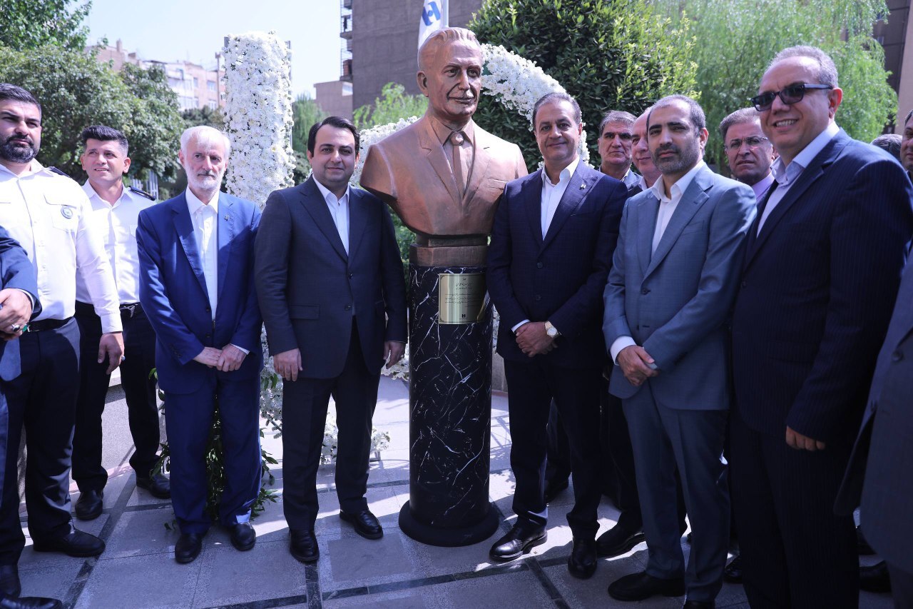 آیین بزرگداشت آغاز 74مین سال فعالیت بانک صادرات ایران برگزار شد/ ​محسن سیفی: بانک صادرات ایران در مسیر دستیابی به جایگاه شایسته در نظام بانکی ثابت‌ قدم است