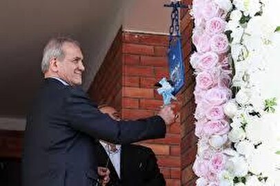 زنگ آغاز سال تحصیلی با حضور پزشکیان در این مدرسه