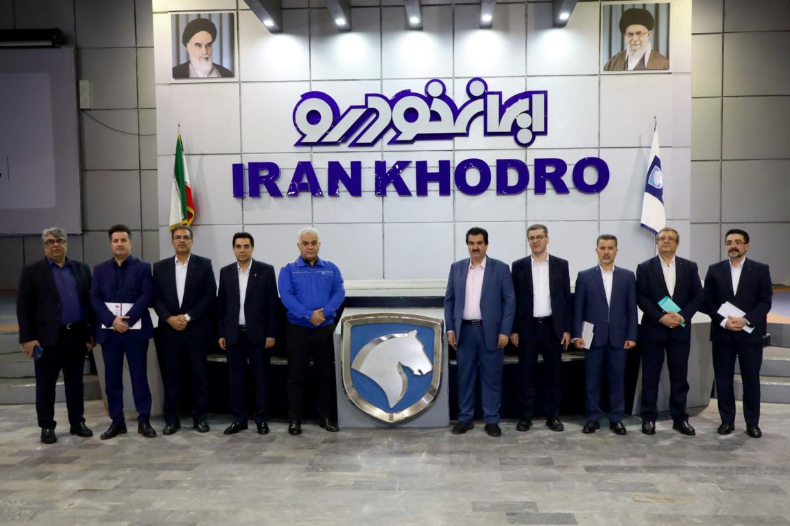 بانک رفاه کارگران آماده است از طرح‌های توسعه‌ای شرکت ایران‌خودرو حمایت کند