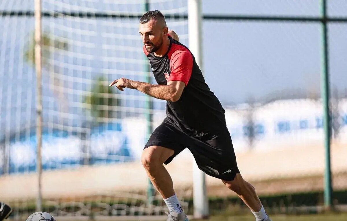شرط پرسپولیس برای جدایی ستاره ها/ ایران نمانید!