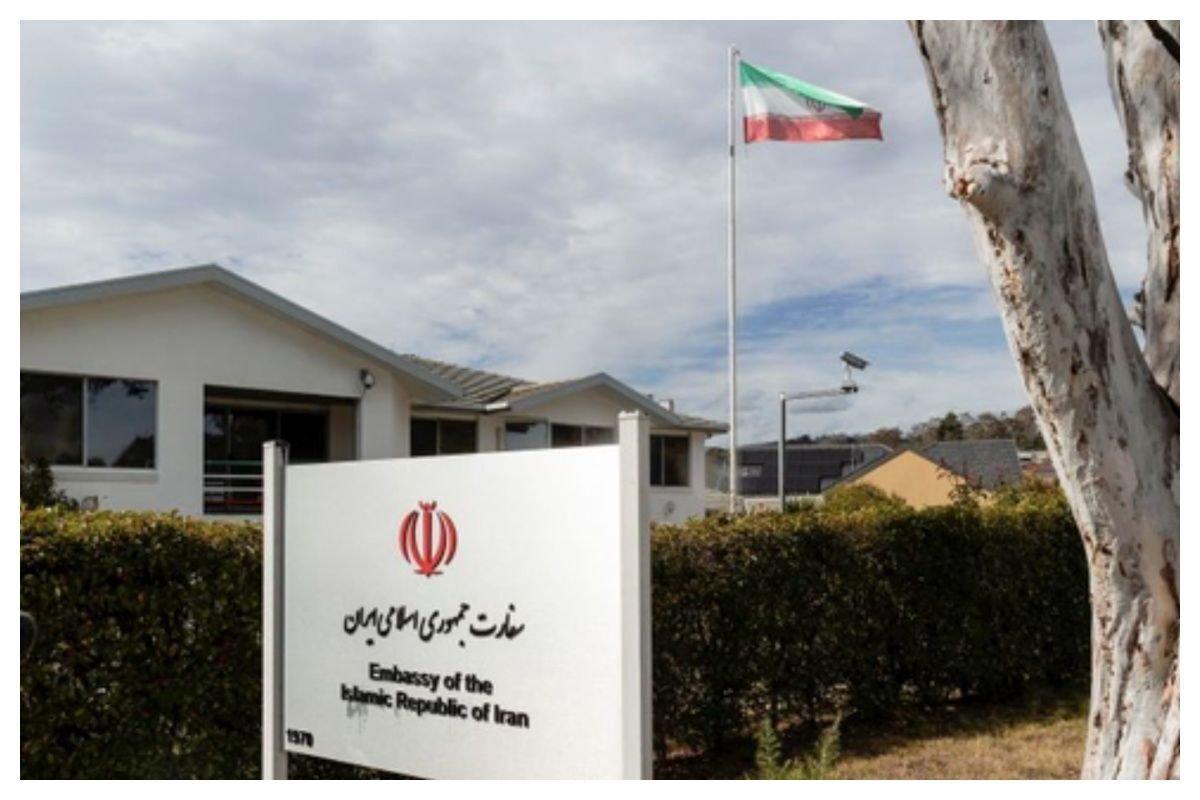 خودروی حامل سفیر ایران در استرالیا از سفارت خارج شد خودروی حامل سفیر ایران در استرالیا از سفارت خارج شد